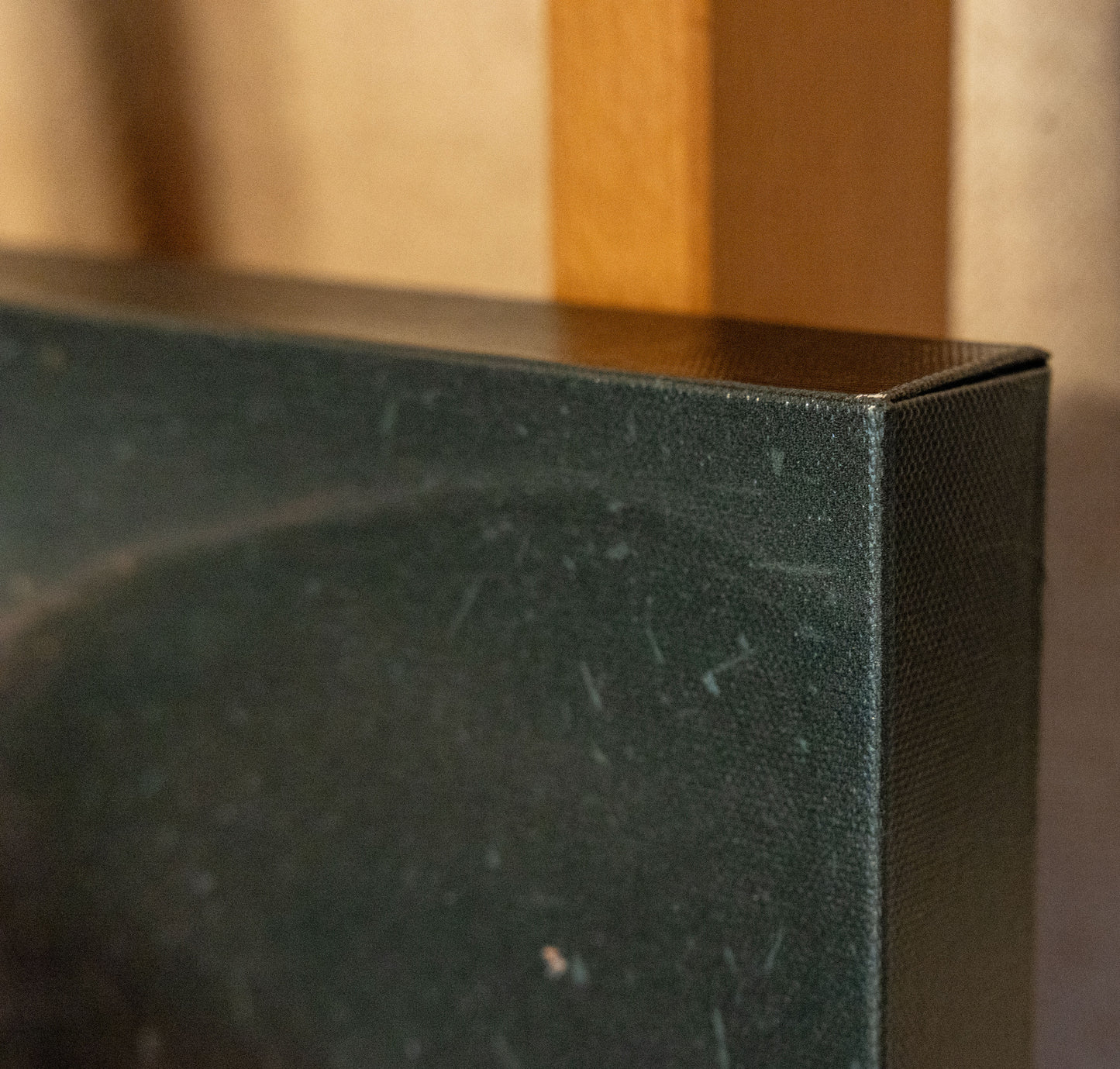 A close up of the corner of the canvas.